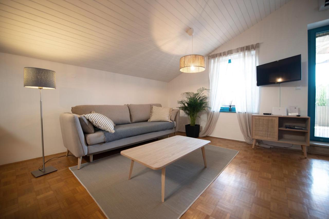 Modra Luna- Apartment With Terrace Izola Dış mekan fotoğraf